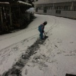 2016年、東京は初雪！？息子大喜びで雪かき(*^。^*)